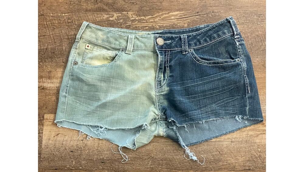 Bootlegger  Jeans "Dreyfus" two toned jean denim shorts ladies 31   US 10